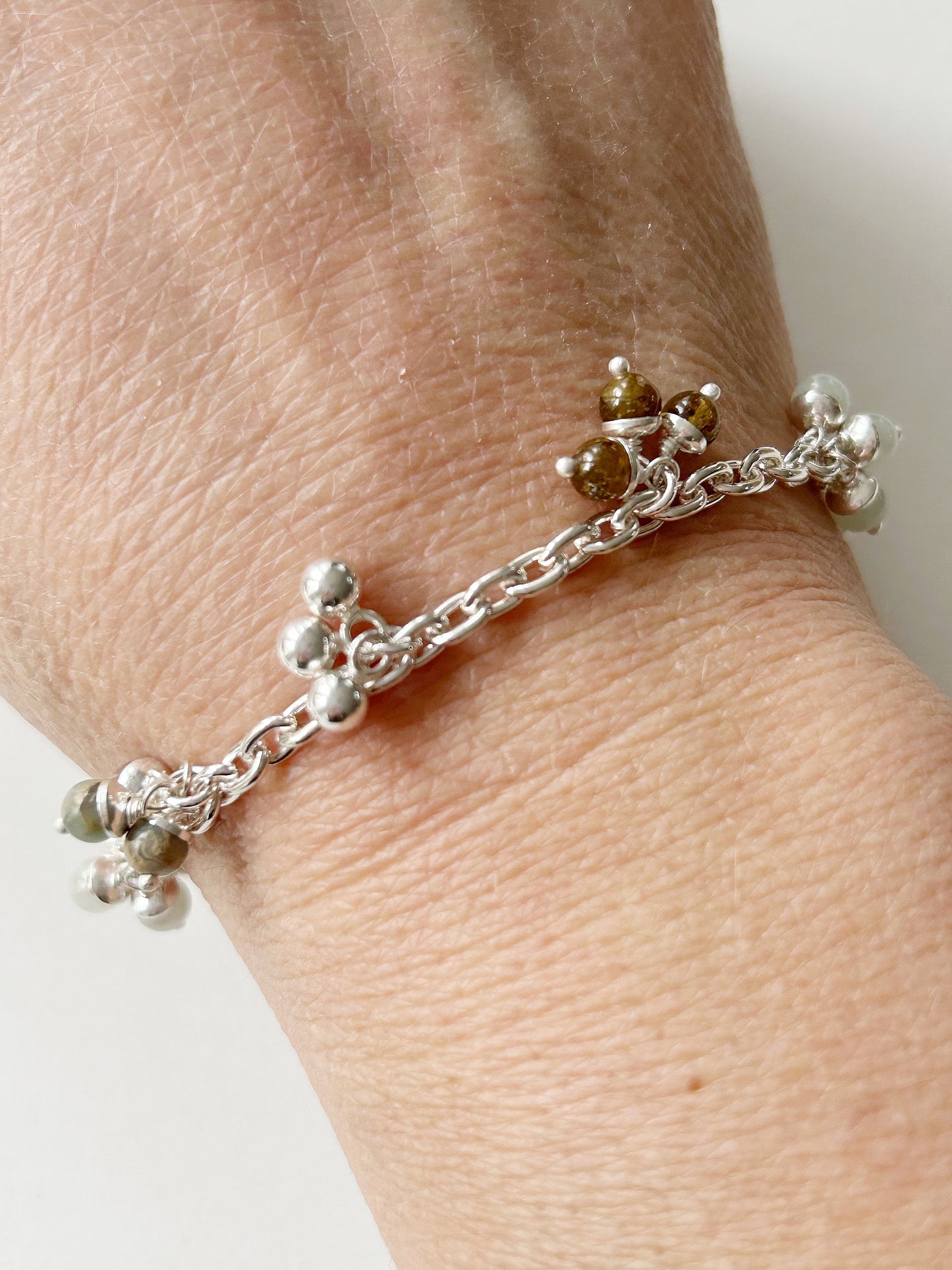 Armkette mit Anhängerli Naturtöne