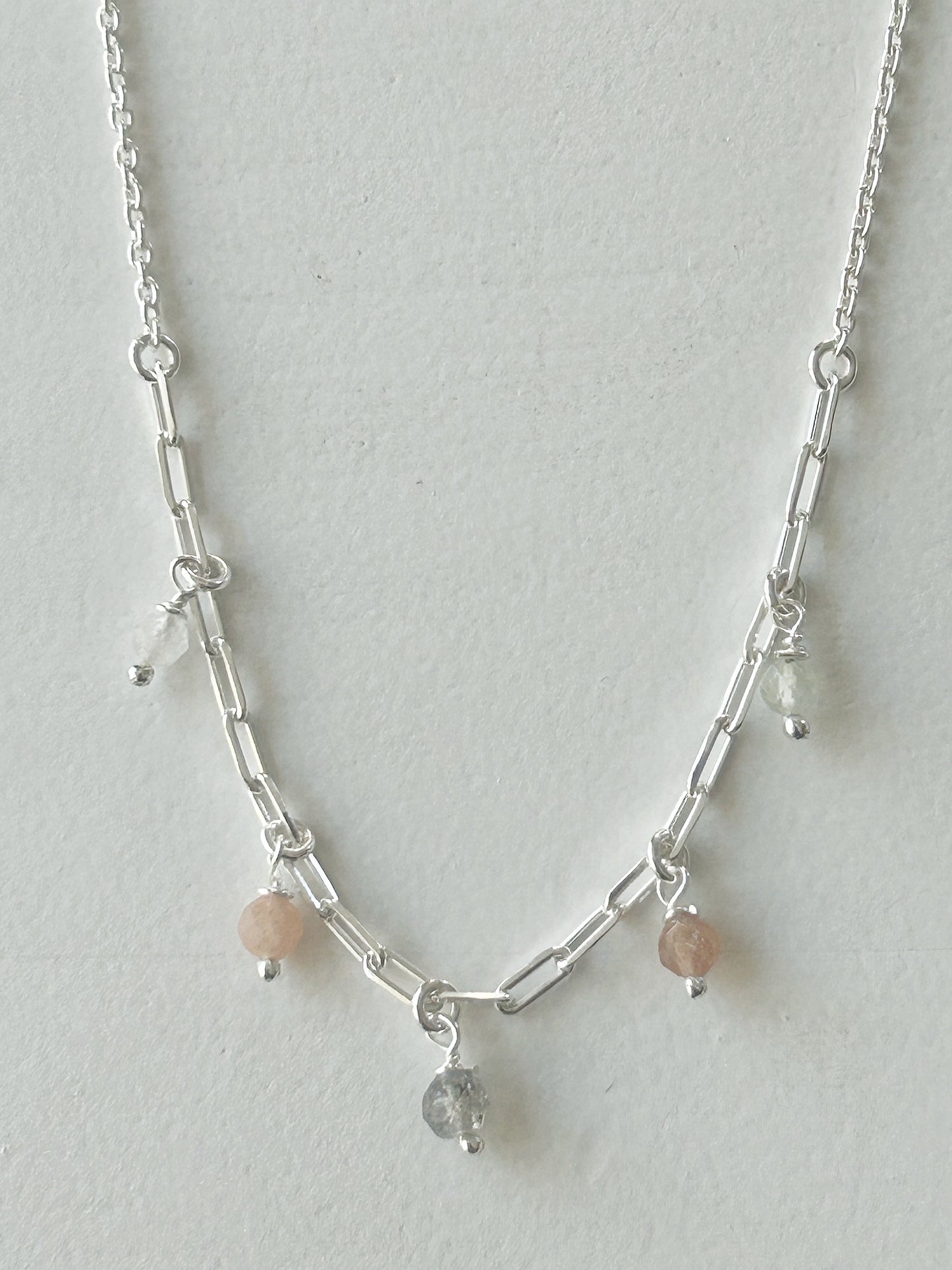 Halskette mit Steinanhänger multicolor