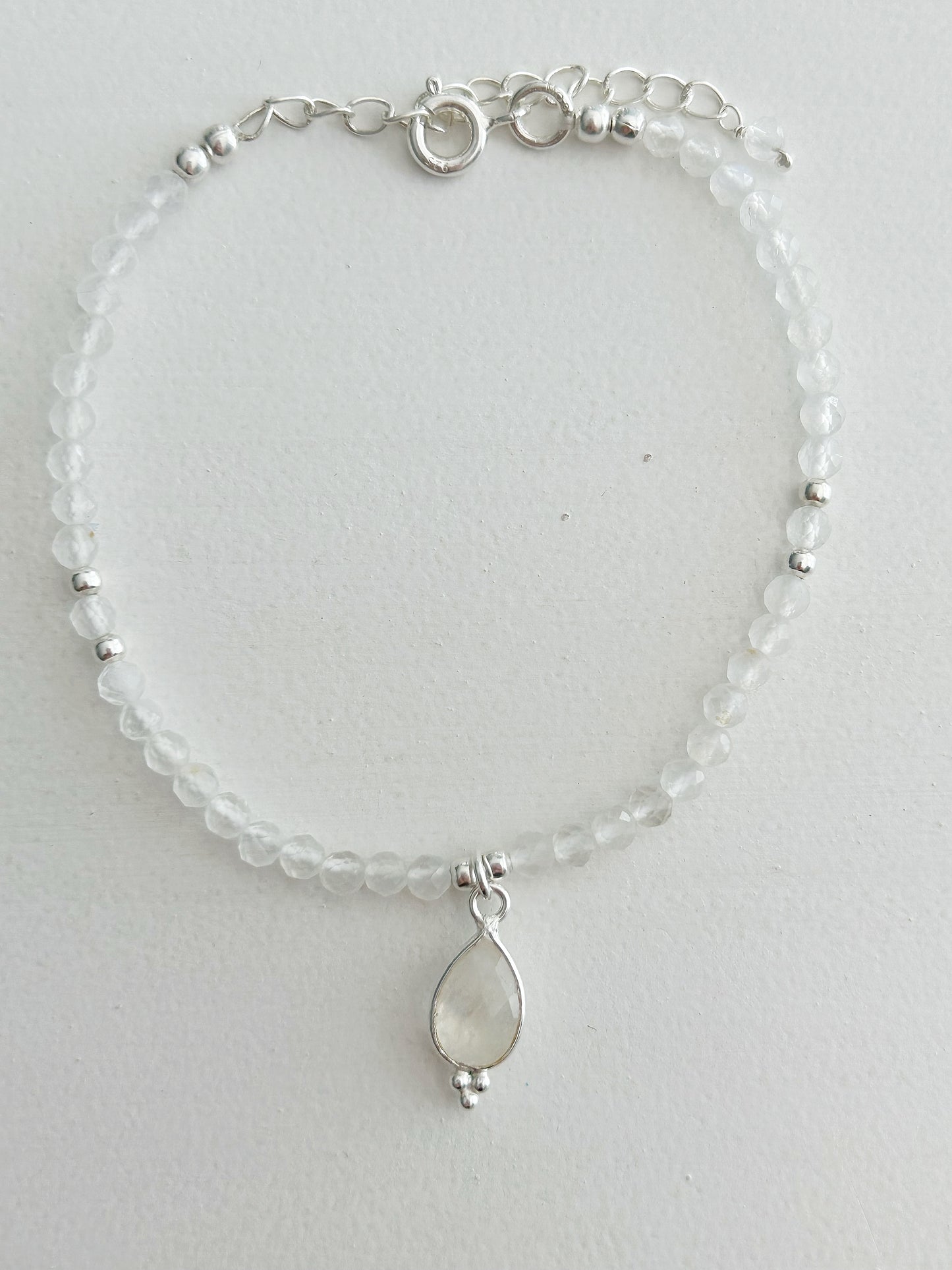 Armband Regenbogen Mondstein mit Anhänger