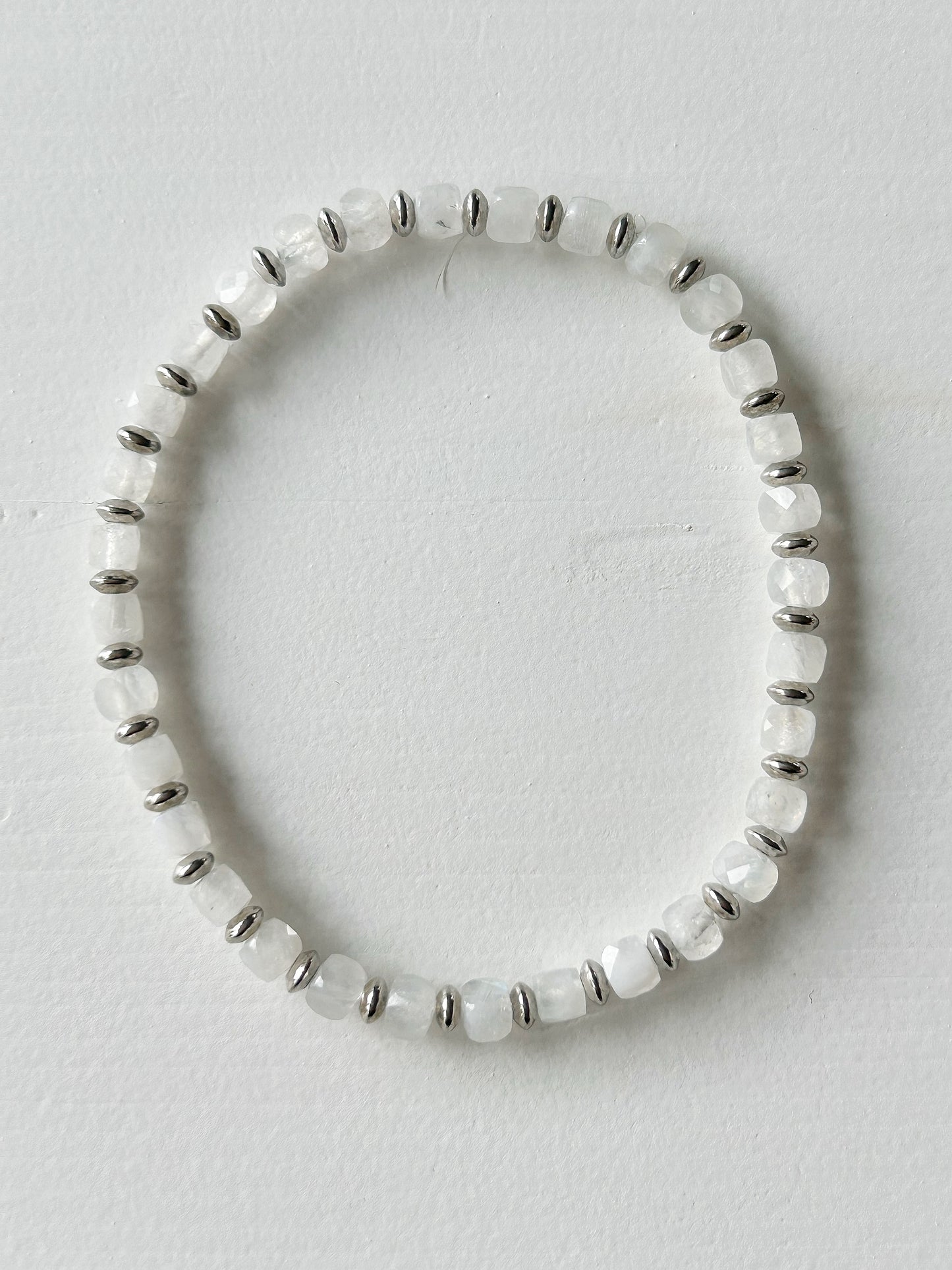 Armband Würfel Regenbogen-Mondstein mit Silberringe