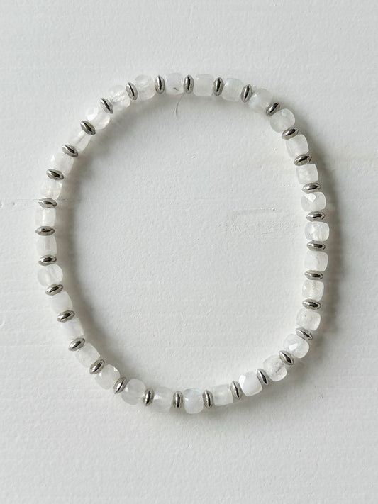 Armband Würfel Regenbogen-Mondstein mit Silberringe