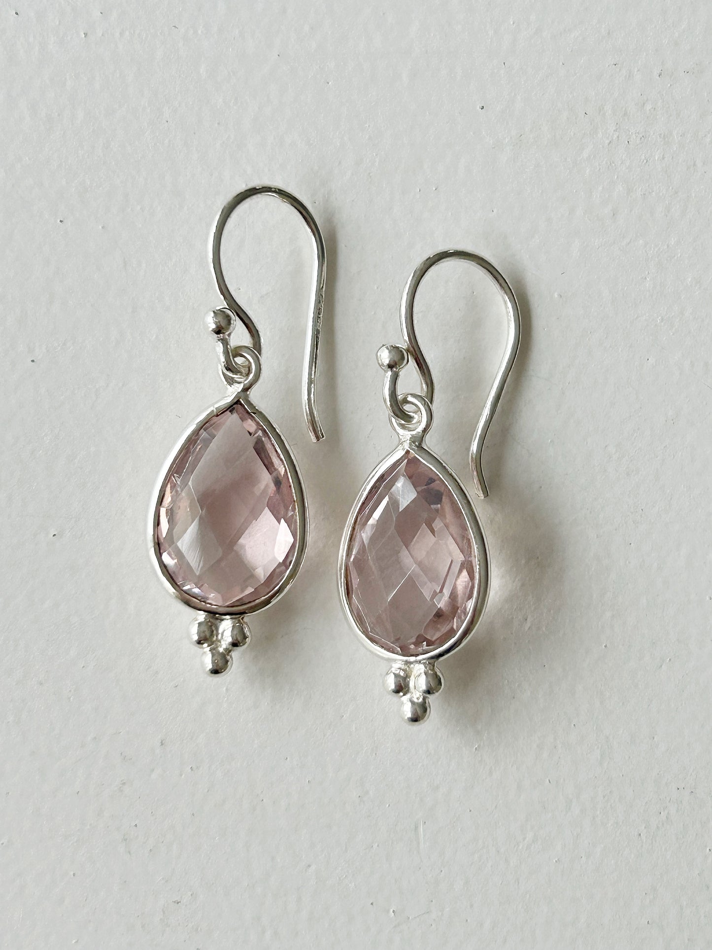 Ohrhänger Rosenquarz (Tropfenform)
