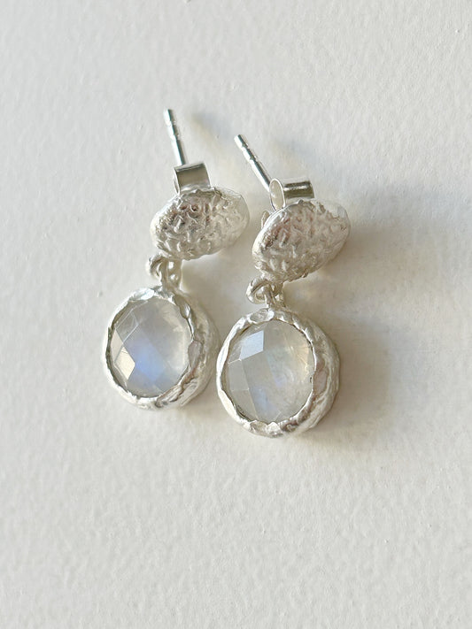 Ohrhänger facettierter Regenbogenmondstein silber