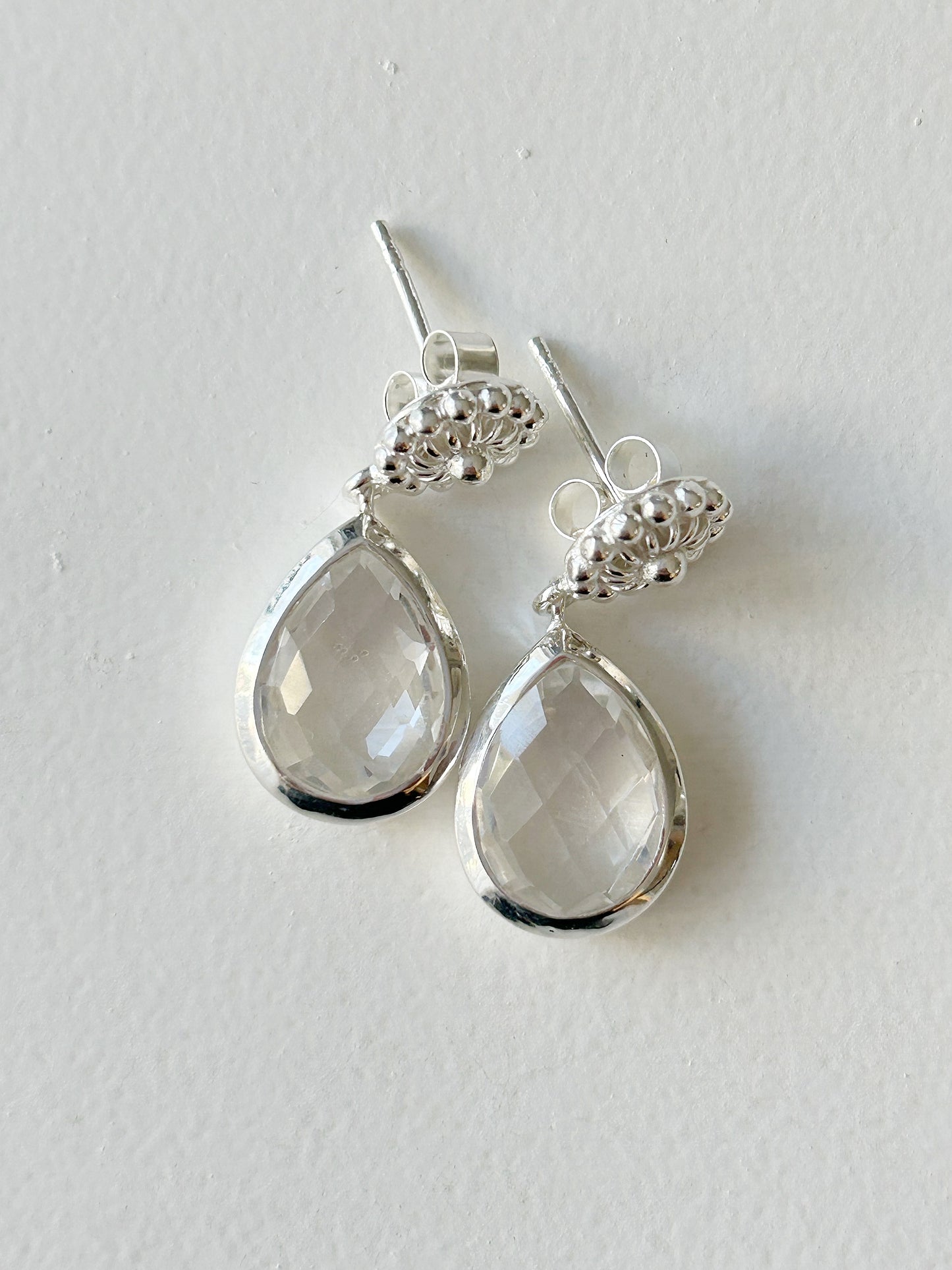 Ohrhänger Tropfen facettierter Bergkristall