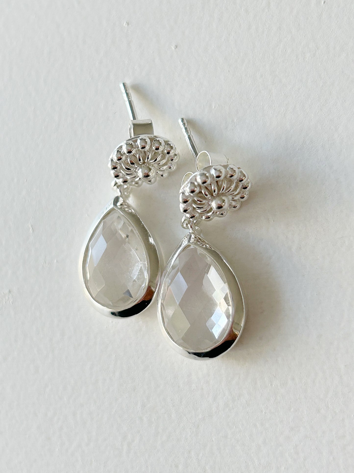 Ohrhänger Tropfen facettierter Bergkristall