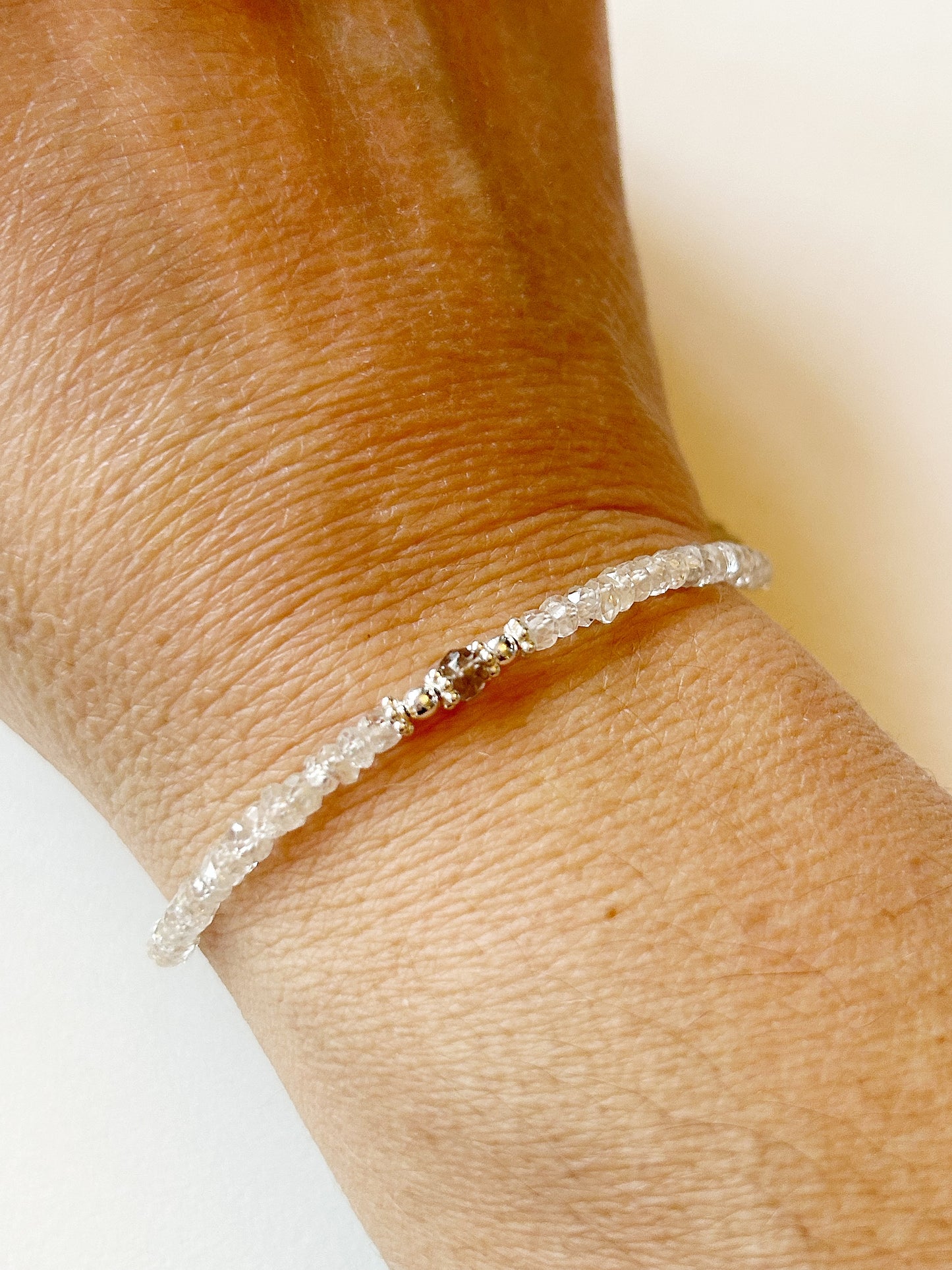 Zirkon-Armband mit Silberelementen