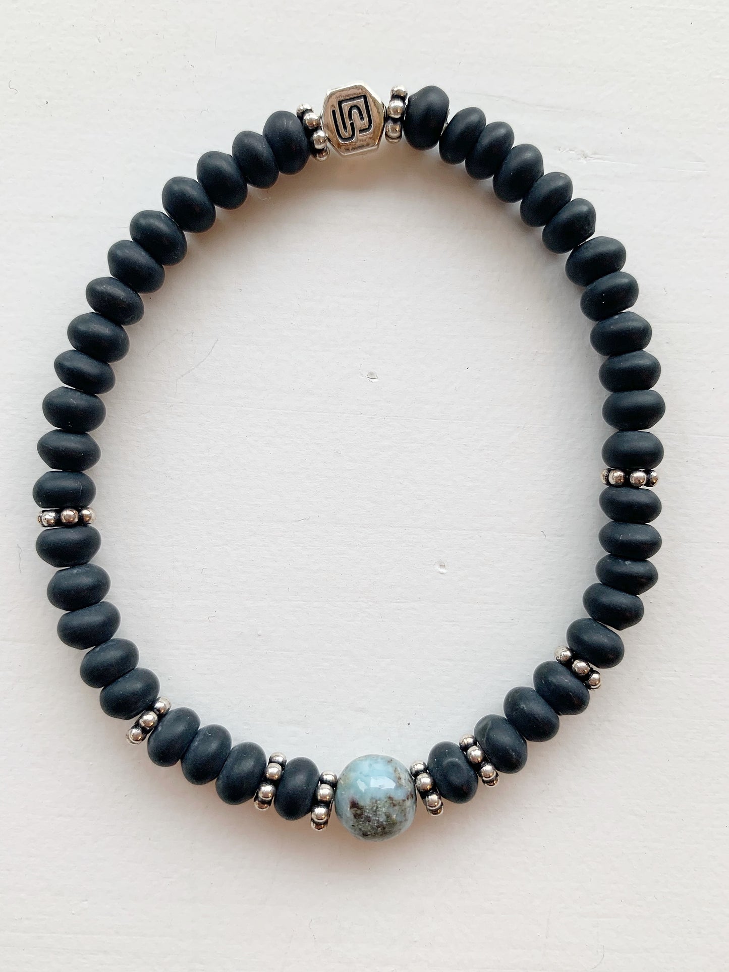 Armband Onyx, Larimar und Silber