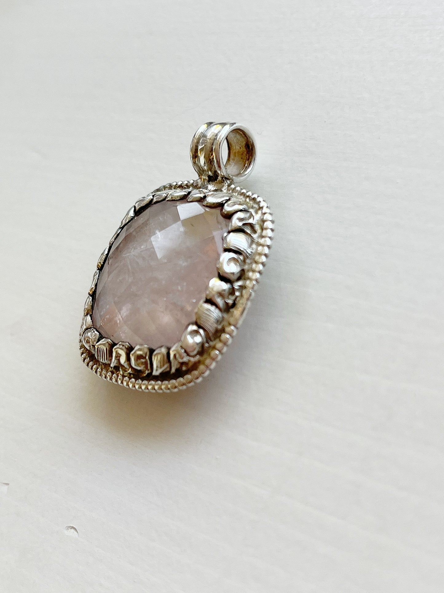 Anhänger mit Rosenquarz und Silber