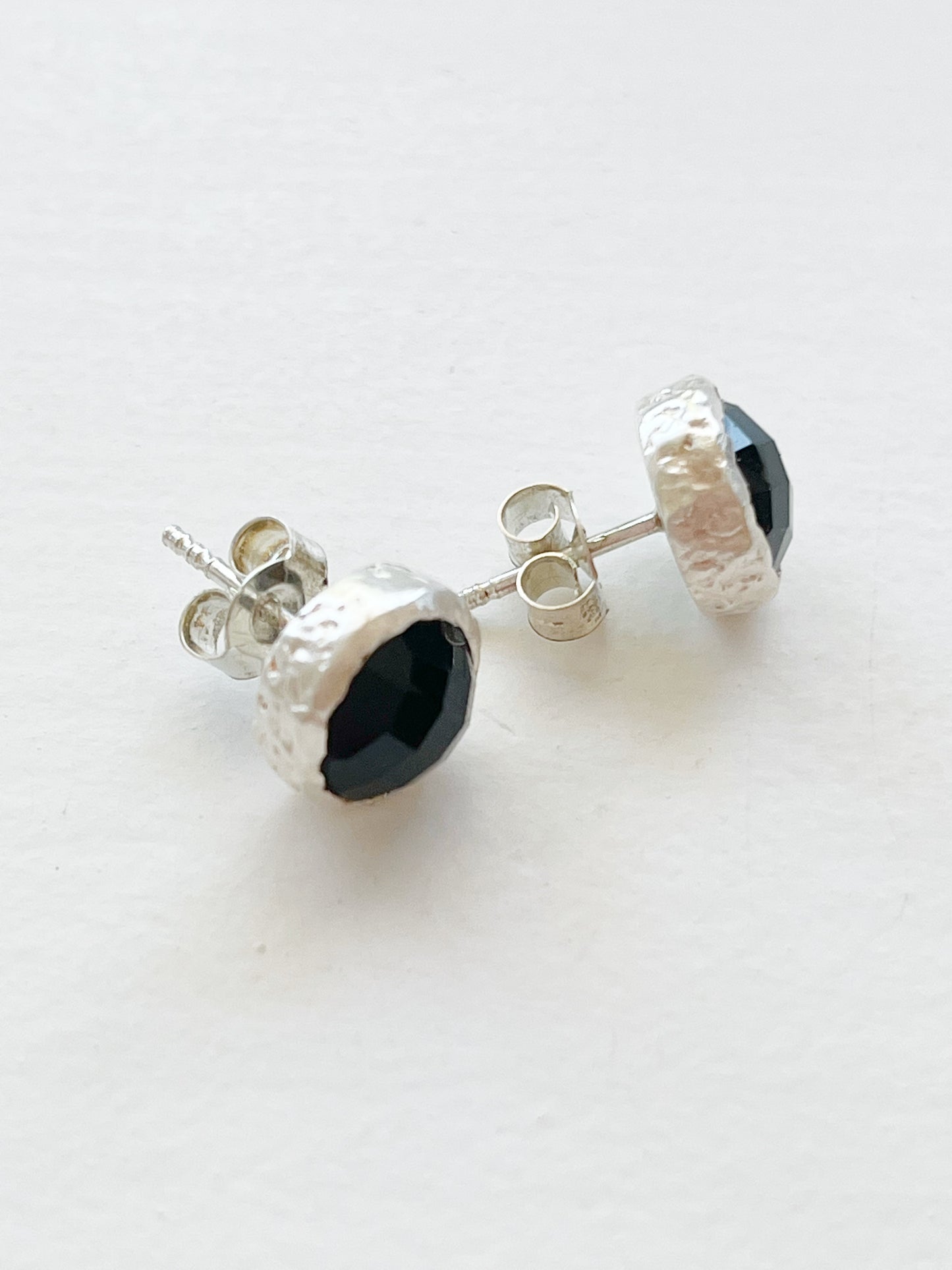 Ohrstecker schwarzer Spinell Silber