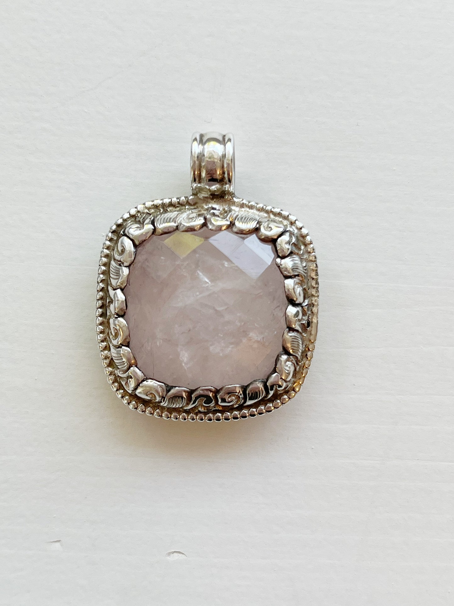 Anhänger mit Rosenquarz und Silber