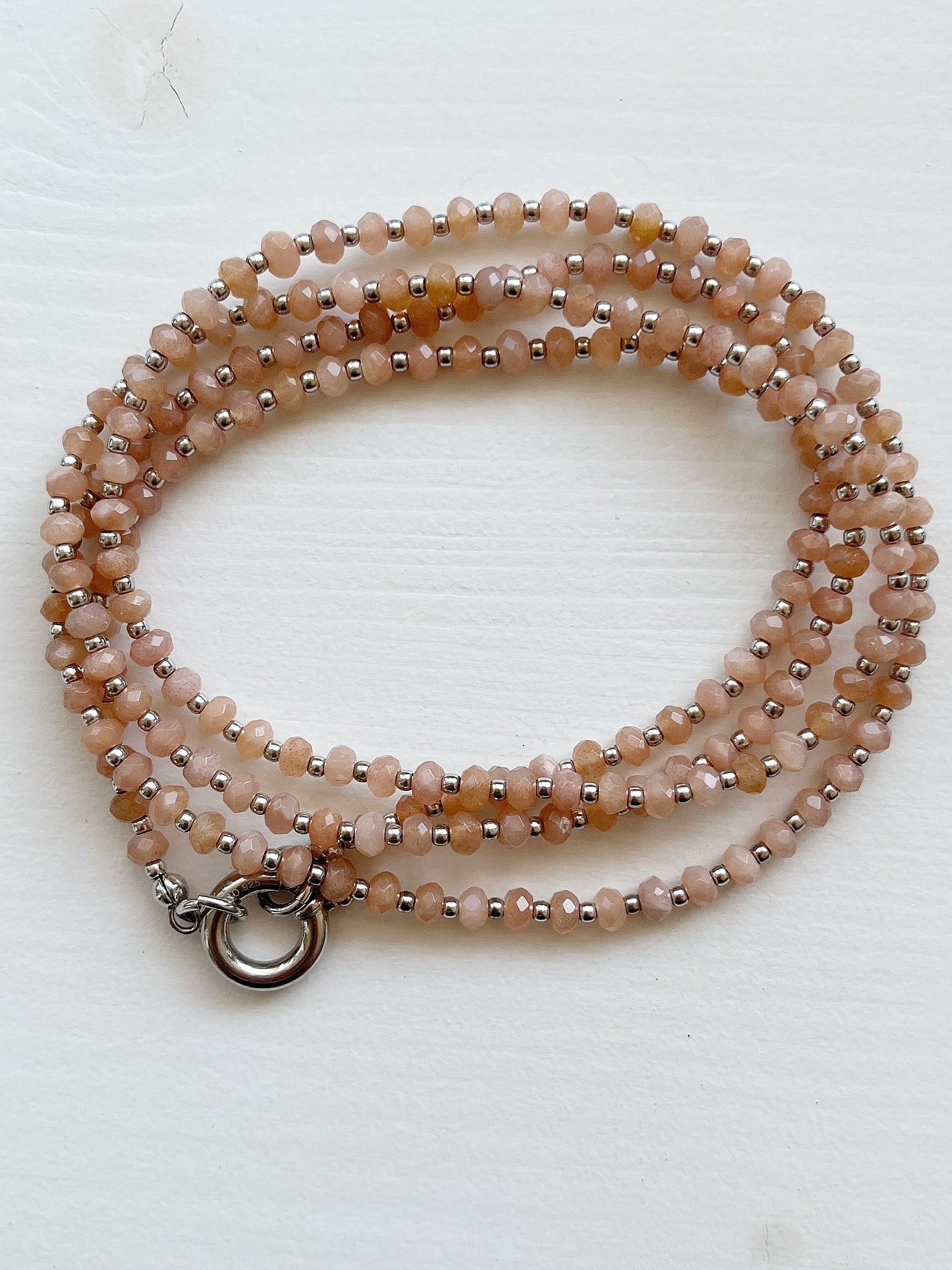 Halskette oranger Mondstein und Silber