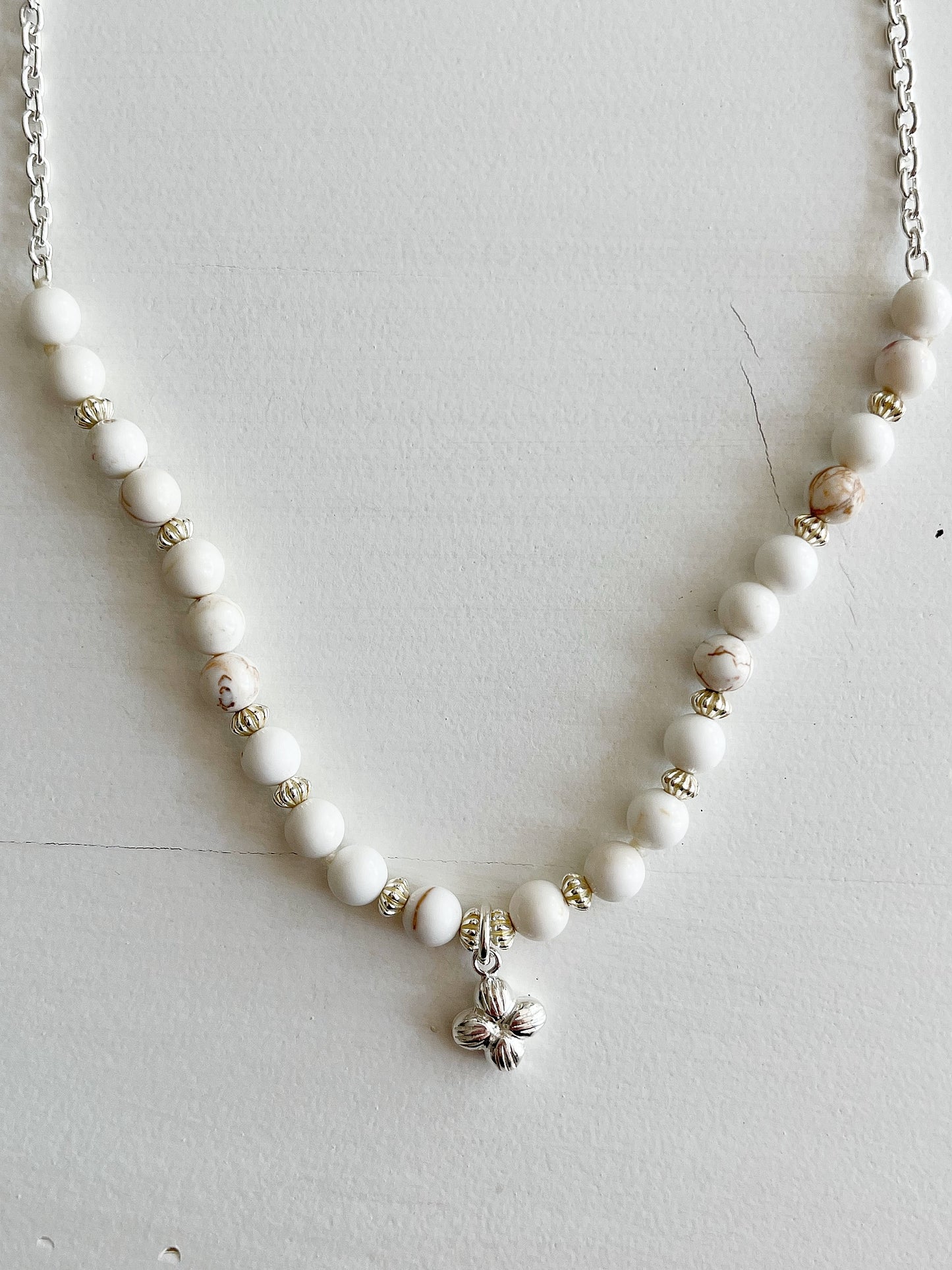 Halskette aus Dendrit-Jaspis und Silber