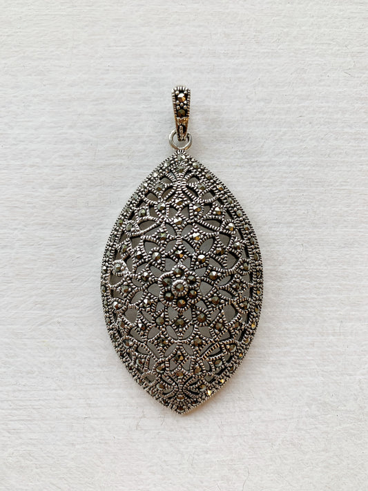 Grosser Markasit-Medaillon