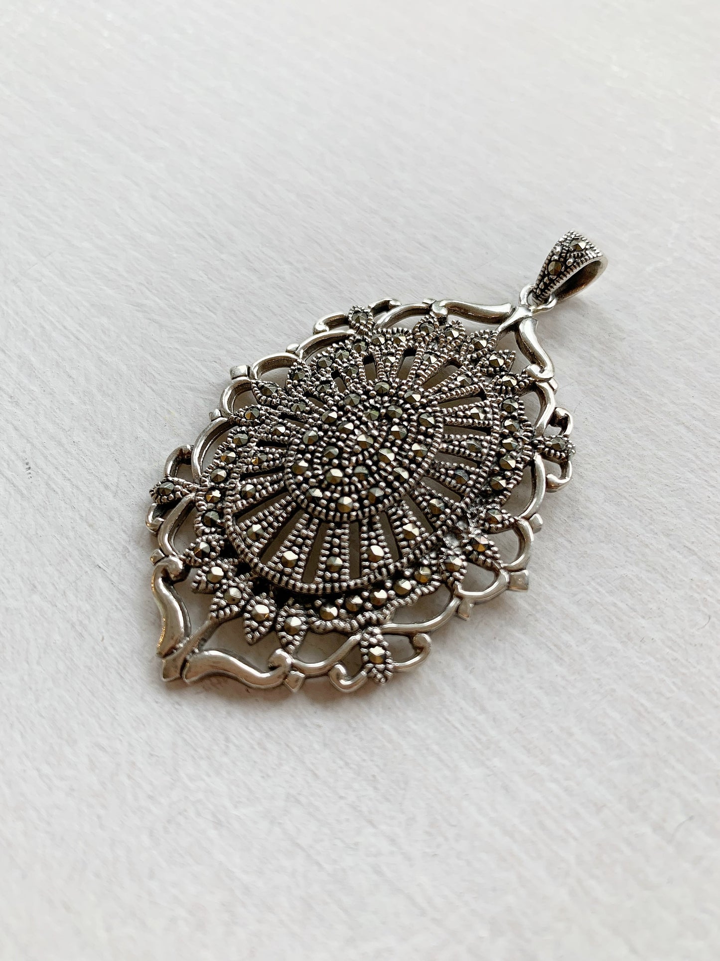 Grosser Markasit-Medaillon im Vintage Stil